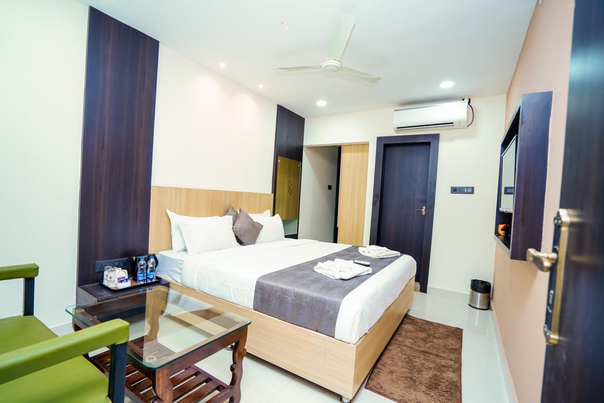 Hotel Middleton Nxt Bhubaneswar Exteriör bild